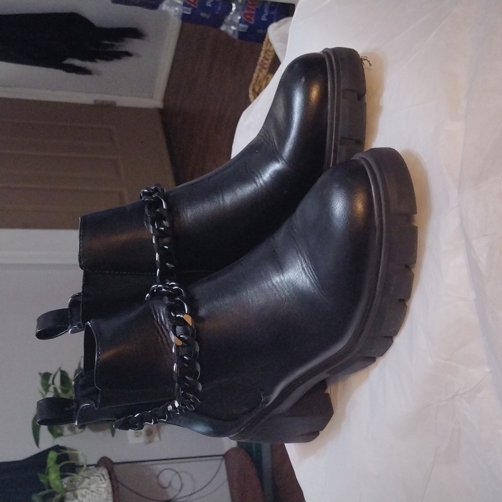 Madden girl boots/ booties, women's size 8, black